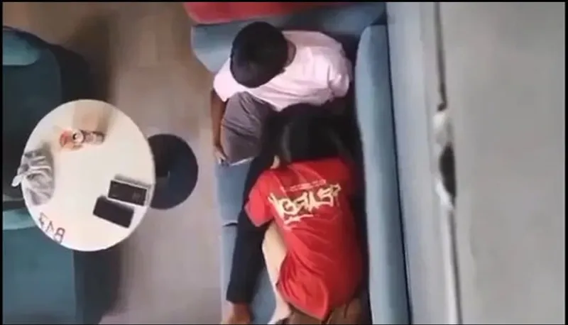 Quay lén nhân tình mút liếm cho bồ nơi công cộng