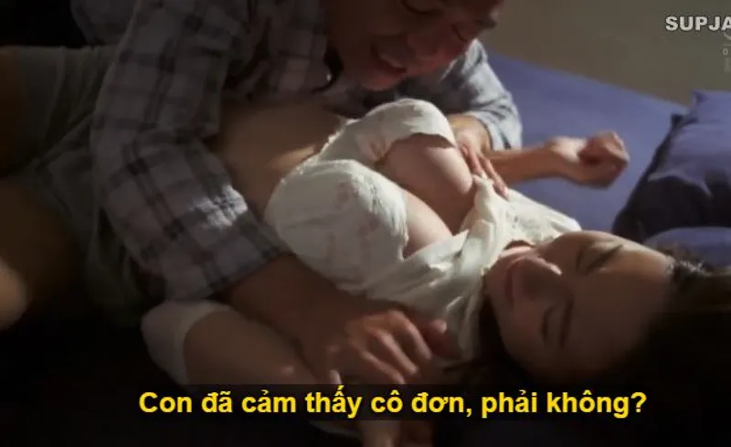 Thấy con trai mãi mê công việc để người yêu của con trai cô đơn, bố gã chồng làm liều đè nện con dâu